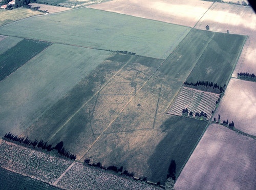 Fendeille (Aude), Co de Roque. Enclos de ferme - Prospection aérienne M. Passelac